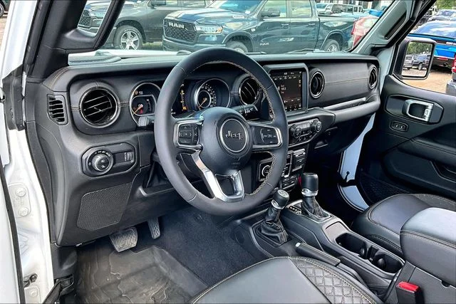 Used 2023 White Jeep Overland image 14