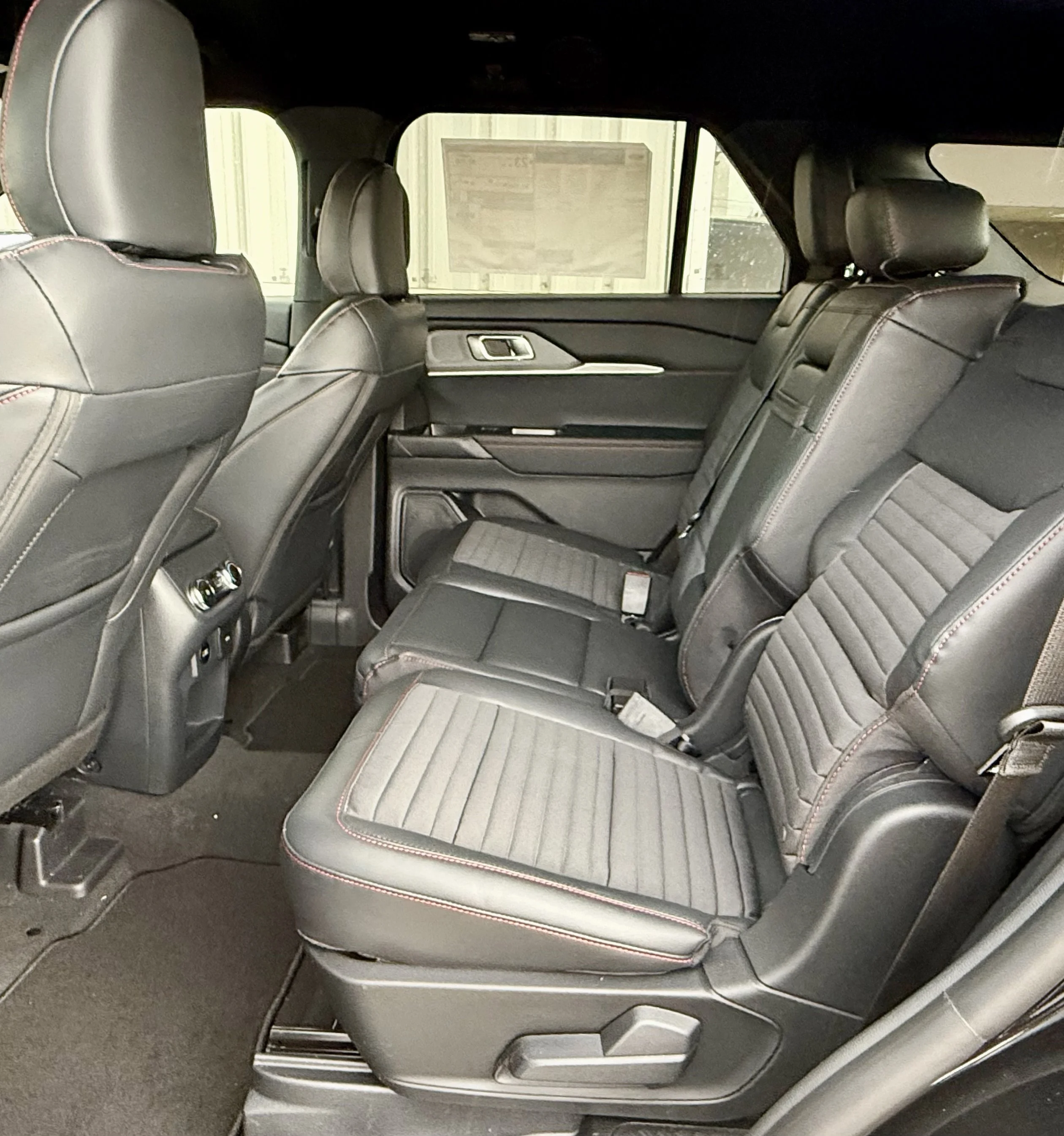2026 Ford Explorer ST-Line - Photo 11