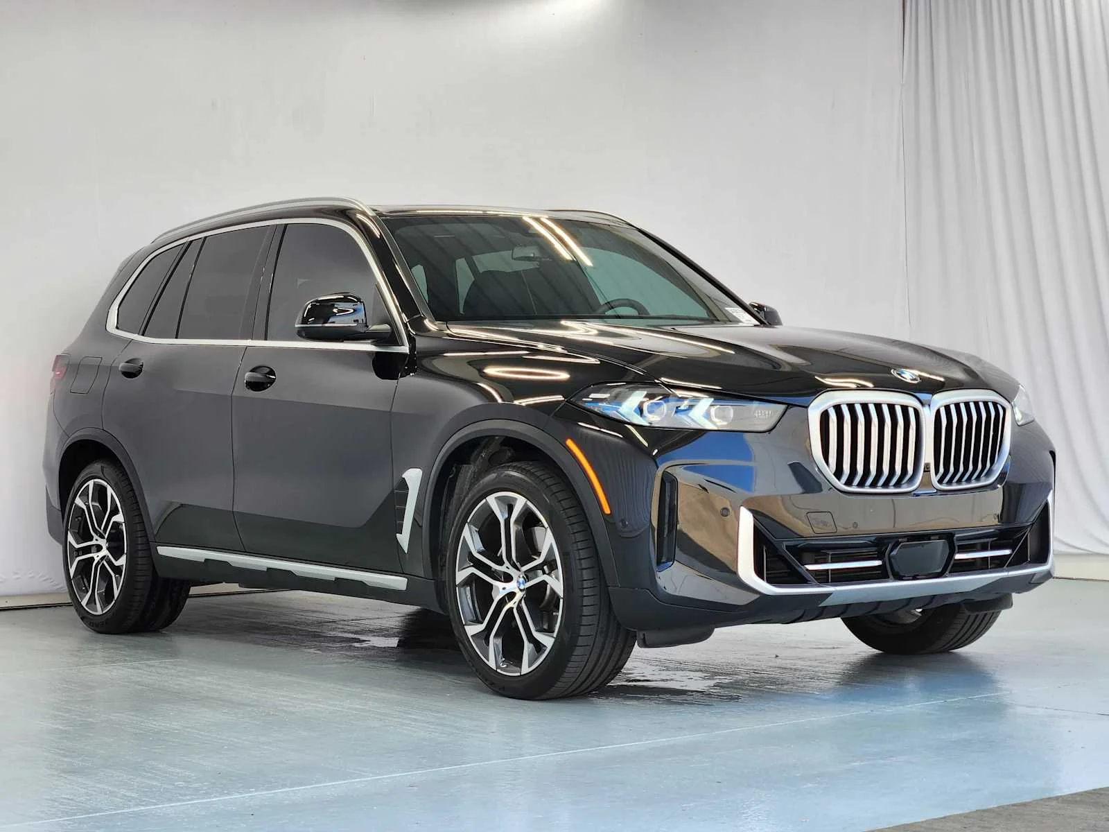 Certified Used 2025 Black Sapphire Metallic BMW xDrive40i image 4