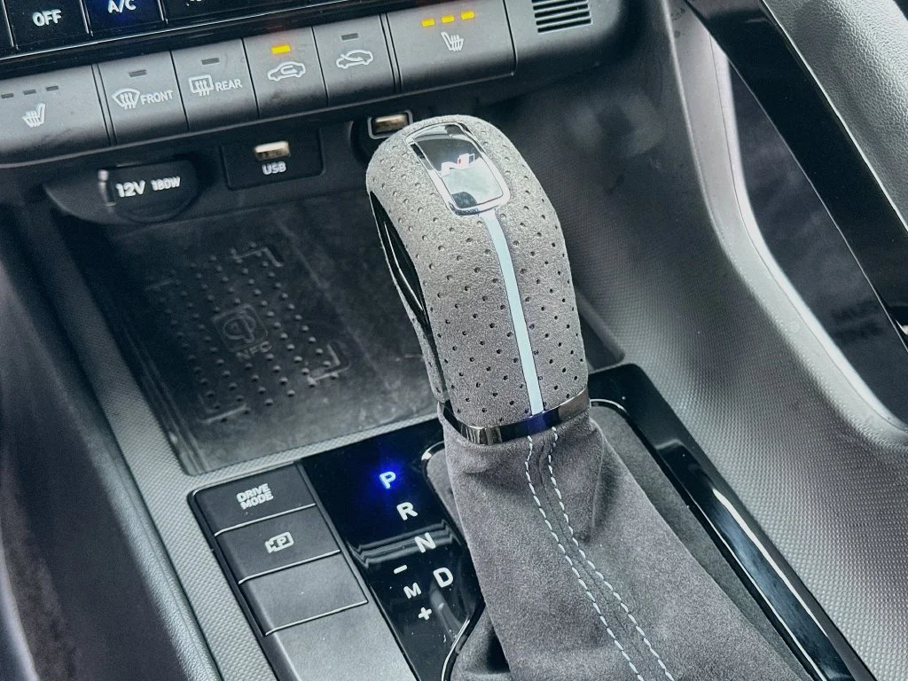 Used 2022 Blue Hyundai Base image 17