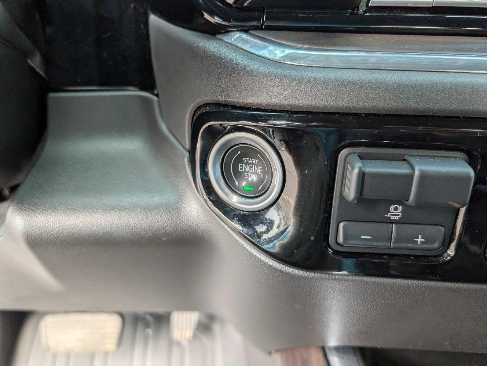 Used 2023 STERLING METALLIC GMC SLT image 24