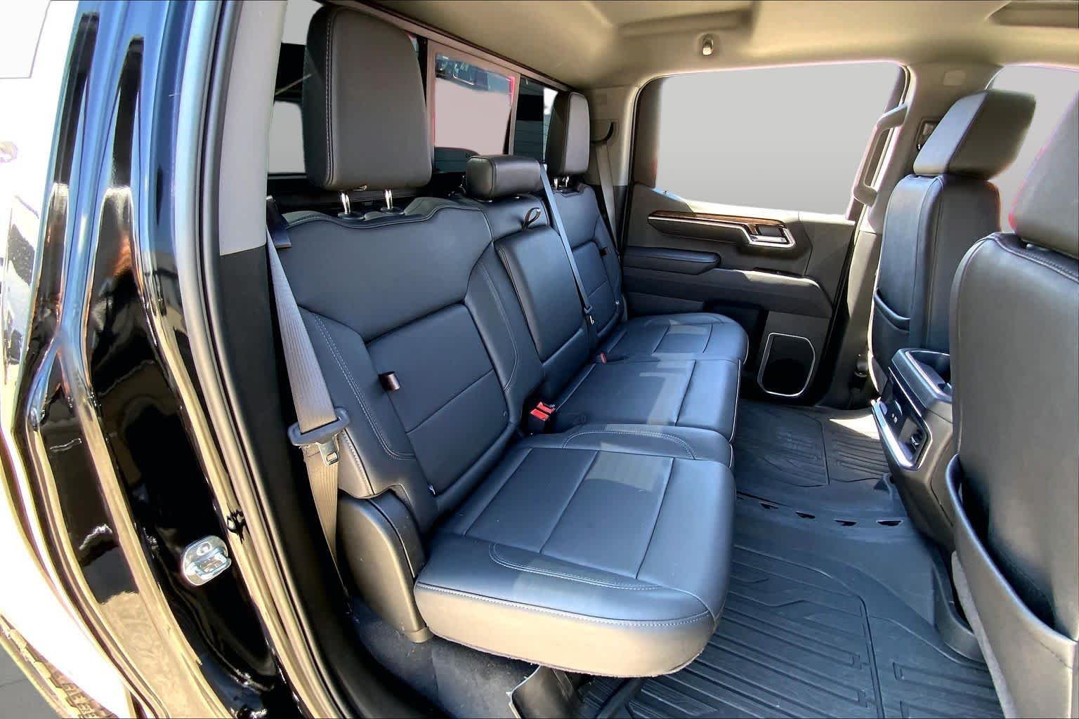 Used 2025 Onyx Black GMC Elevation image 19