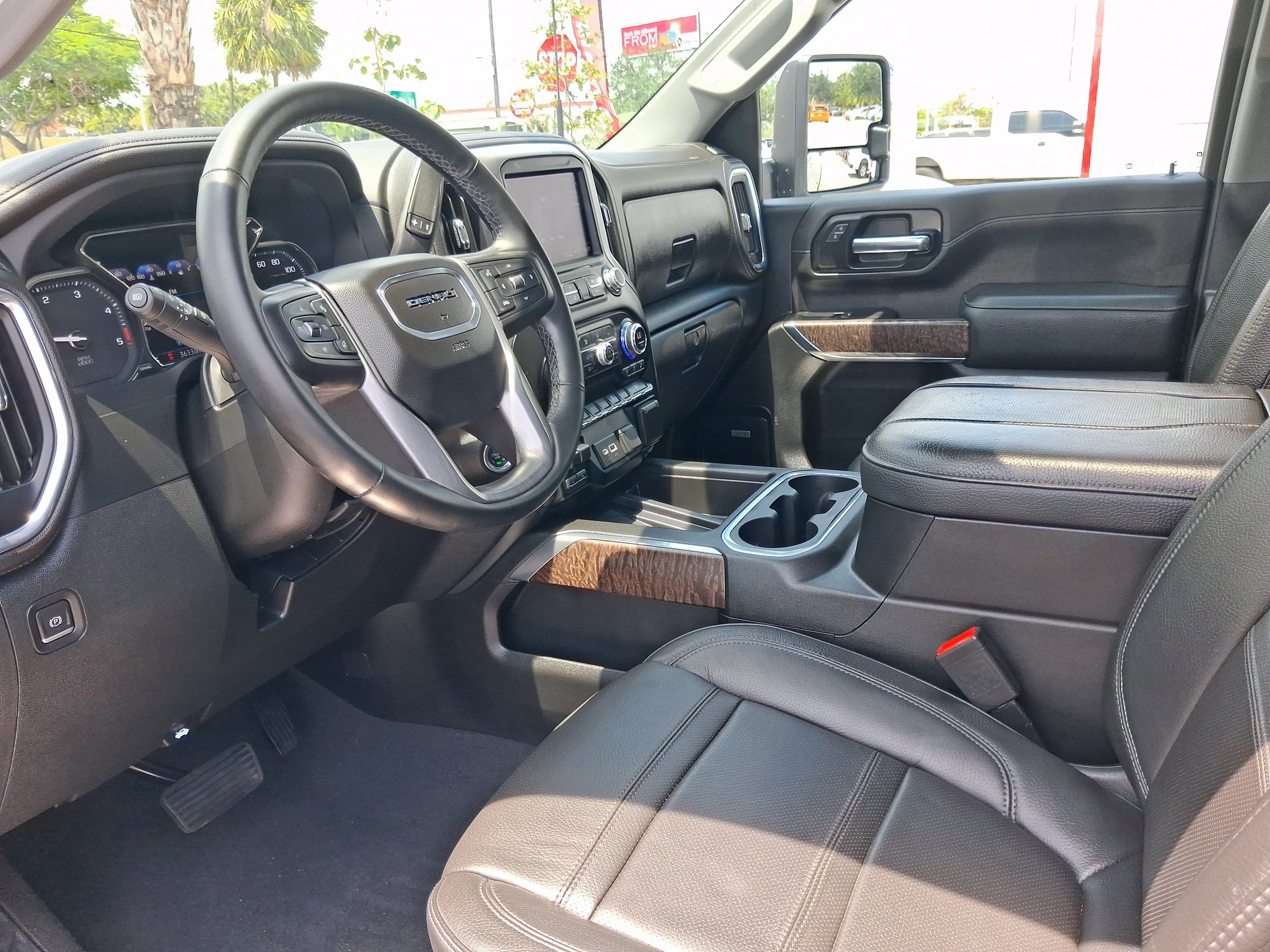 Used 2023 White GMC Denali image 15
