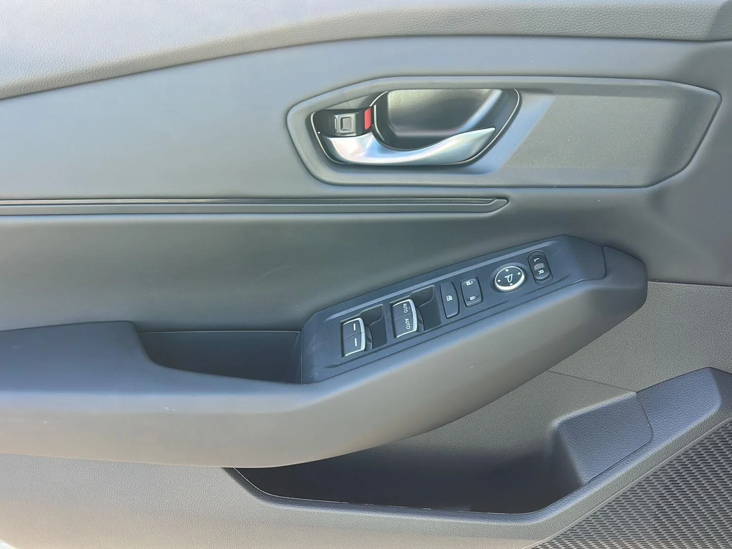 New 2026 Platinum White Pearl Honda SE image 7