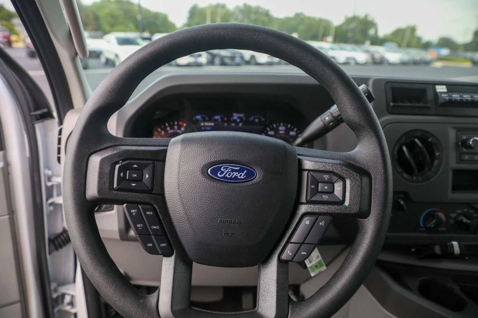 New 2027 Oxford White Ford E-350 SRW image 24