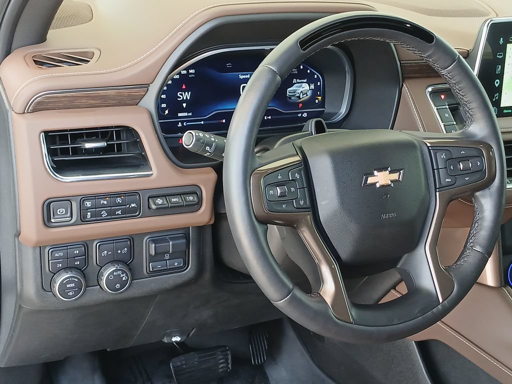 Used 2023 Iridescent Pearl Tricoat Chevrolet High Country image 18