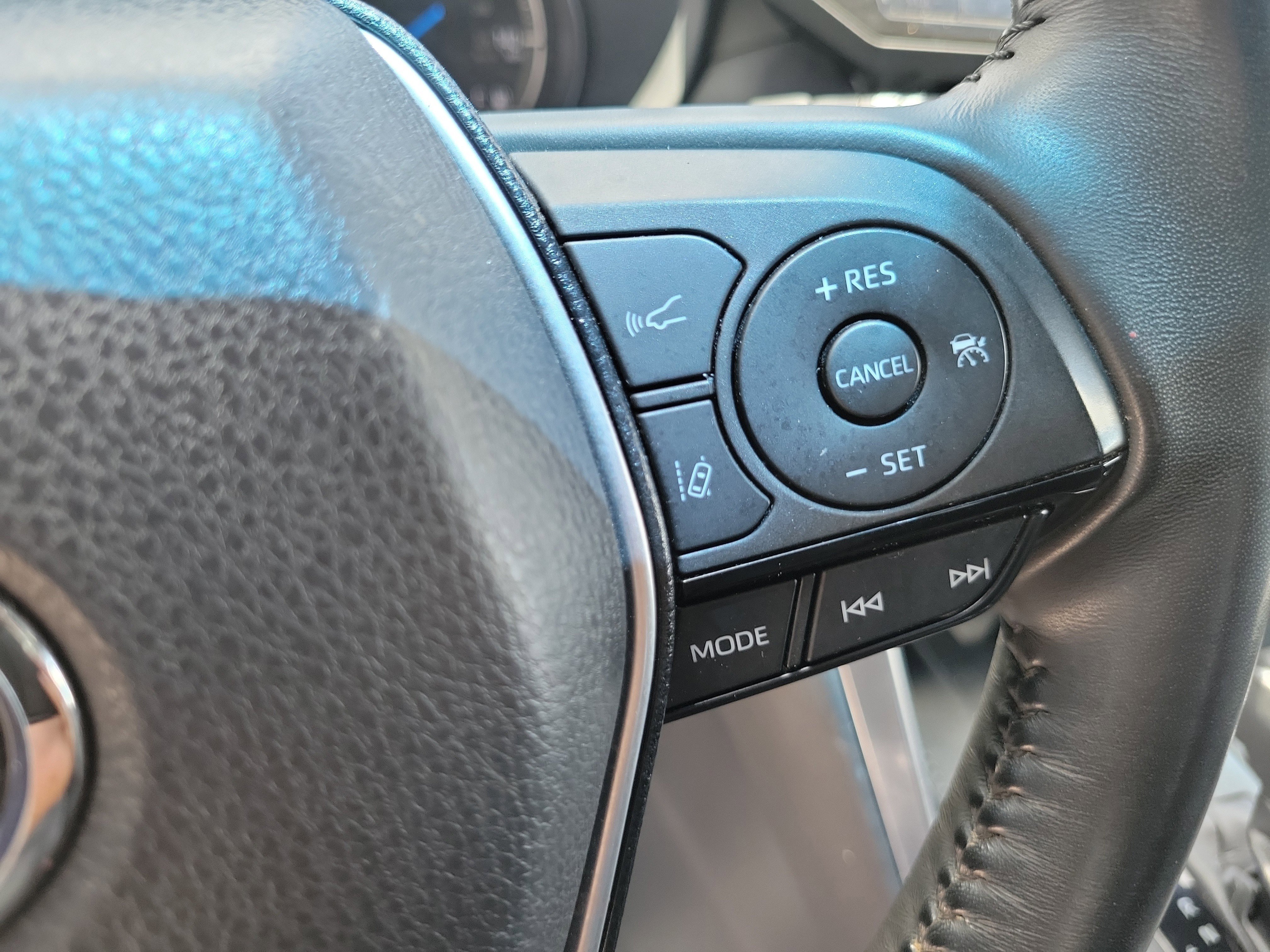 Used 2023 Pearl Toyota XLE image 29