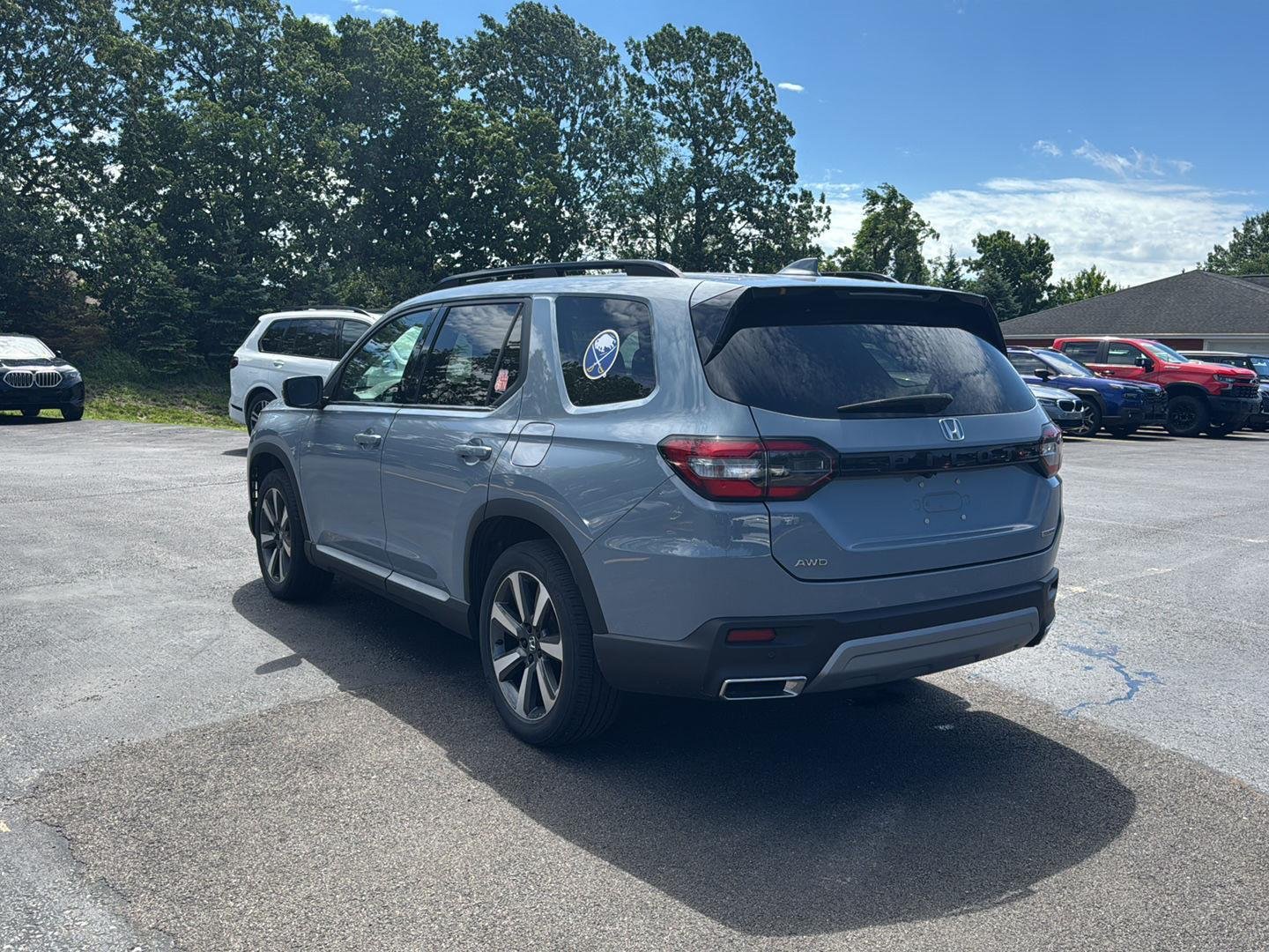 Used 2024 Sonic Gray Pearl Honda Touring image 5