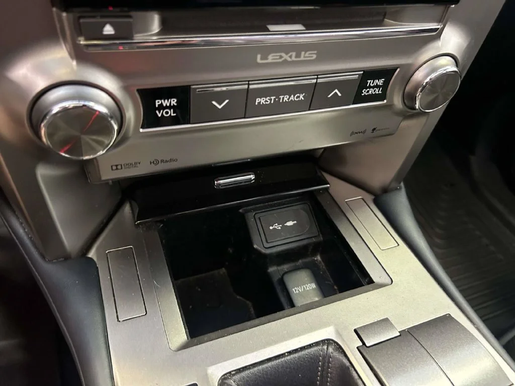 Used 2018 White Lexus 460 image 22