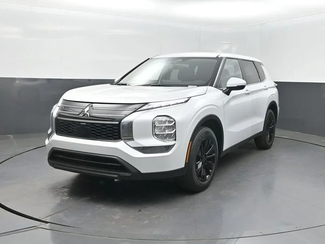 2026 Mitsubishi Outlander ES FWD's photo