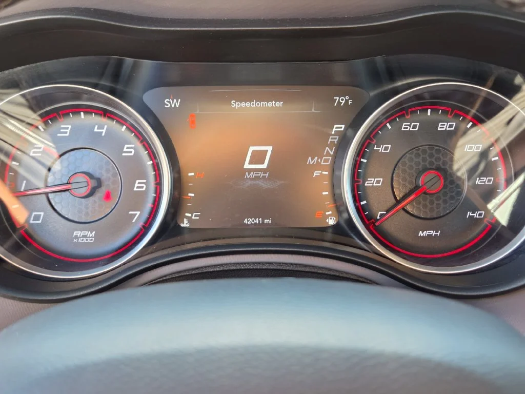 Used 2022 White Dodge SXT image 27