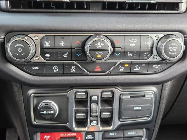 New 2026 Anvil Clear-Coat Exterior Paint Jeep Mojave image 18