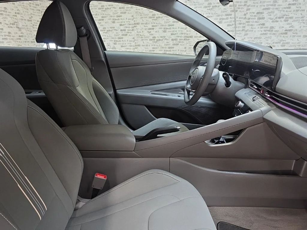 Used 2024 Amazon Gray Hyundai SEL image 8