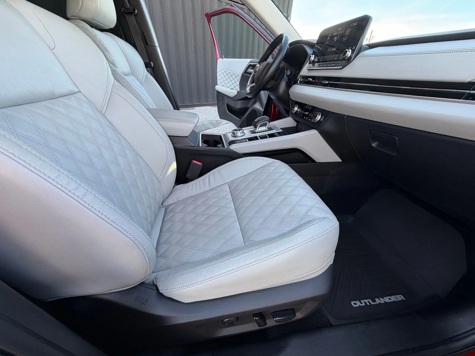 Used 2024 Silver Mitsubishi SEL image 31