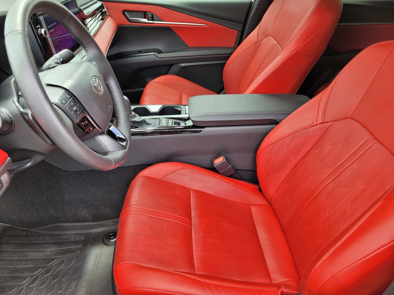 Used 2025  Toyota  image 16