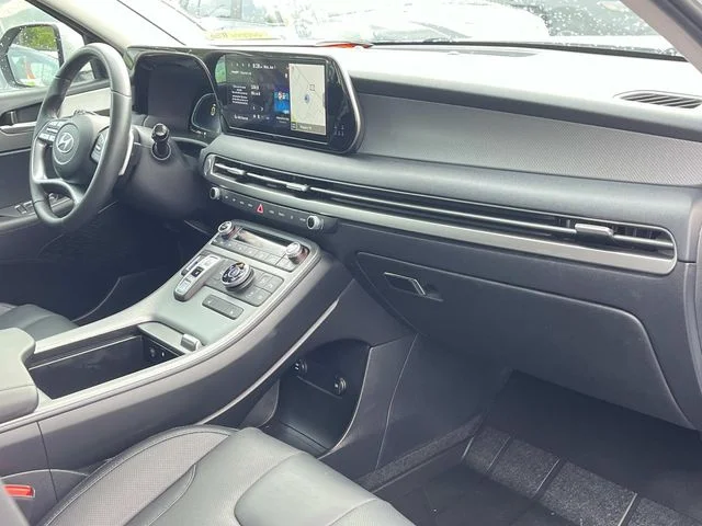 Used 2025 White Hyundai SEL image 23
