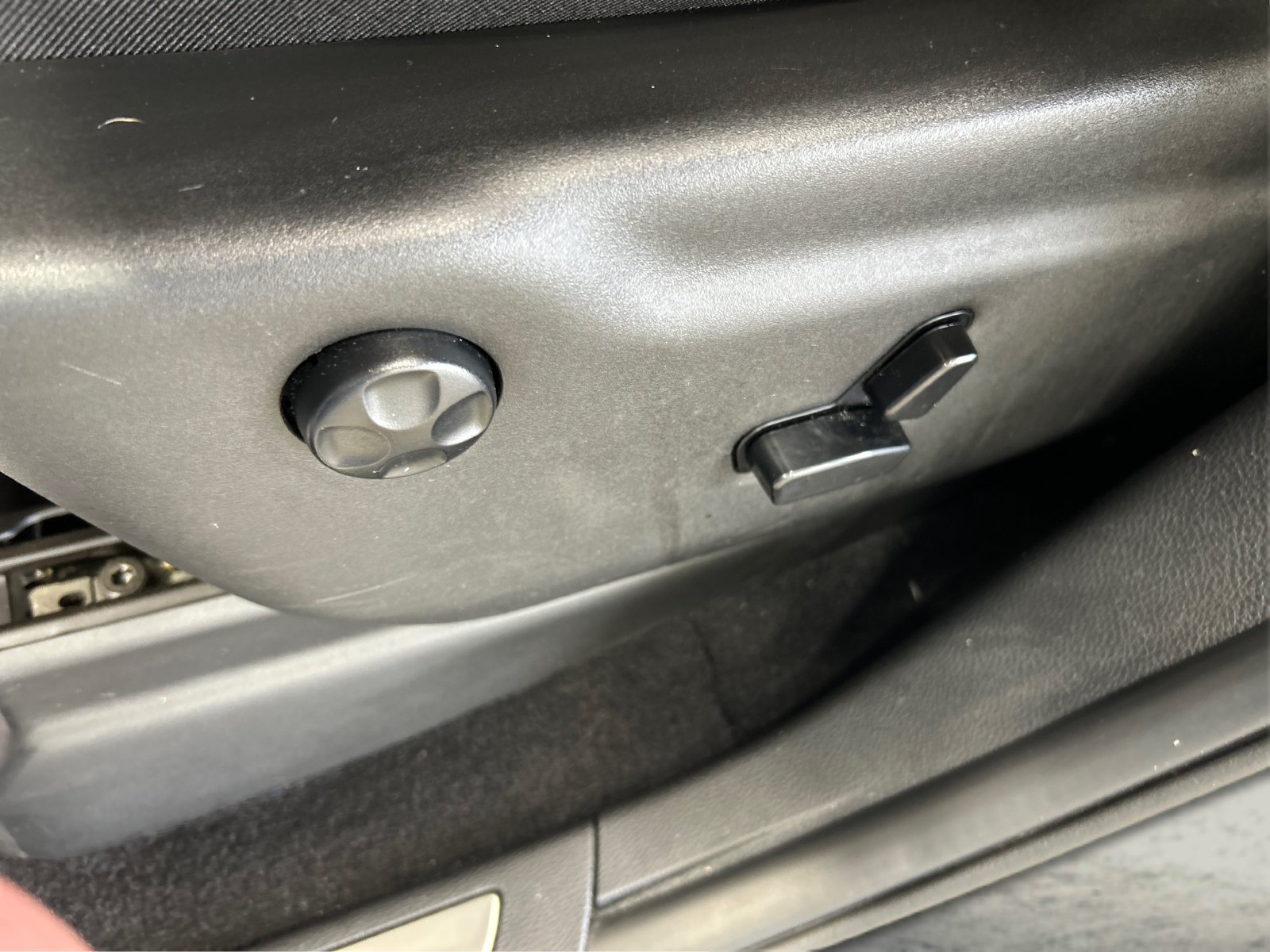 Used 2020 Silver Jeep Limited image 18