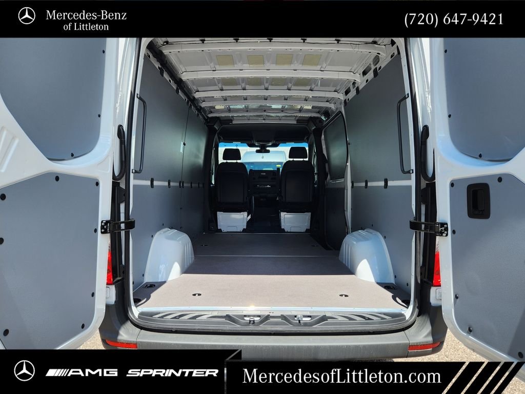 New 2026 Arctic+White Mercedes-Benz Cargo 144 WB image 32