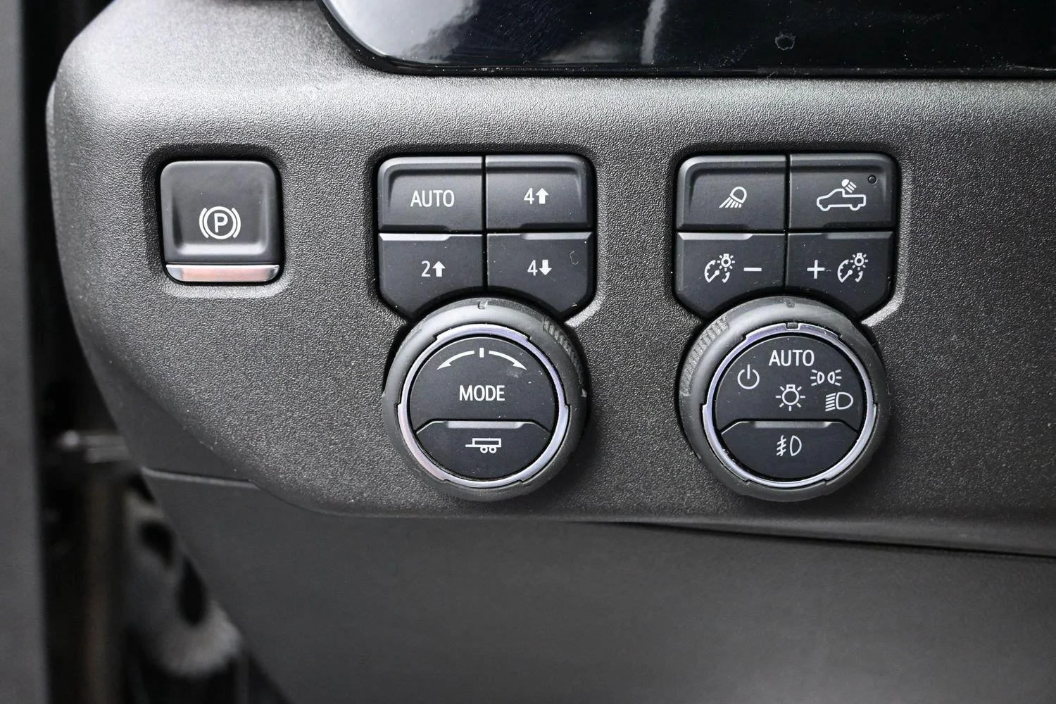 Used 2025 Black Chevrolet High Country image 28
