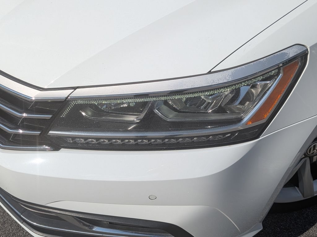 Used 2017 White Volkswagen 1.8T SE image 5