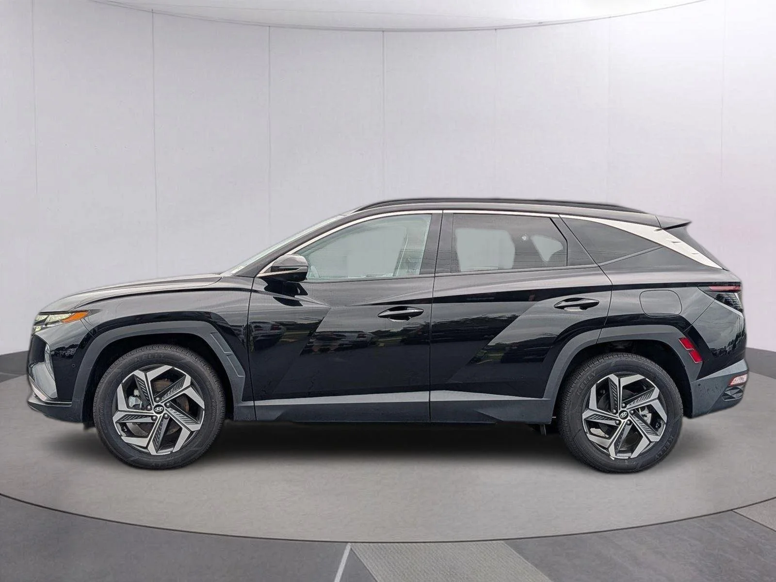 Used 2024 Black Pearl Hyundai Limited image 2