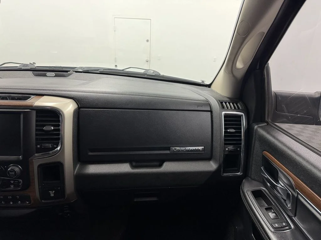 Used 2014 Sil/Silver Ram Laramie image 31