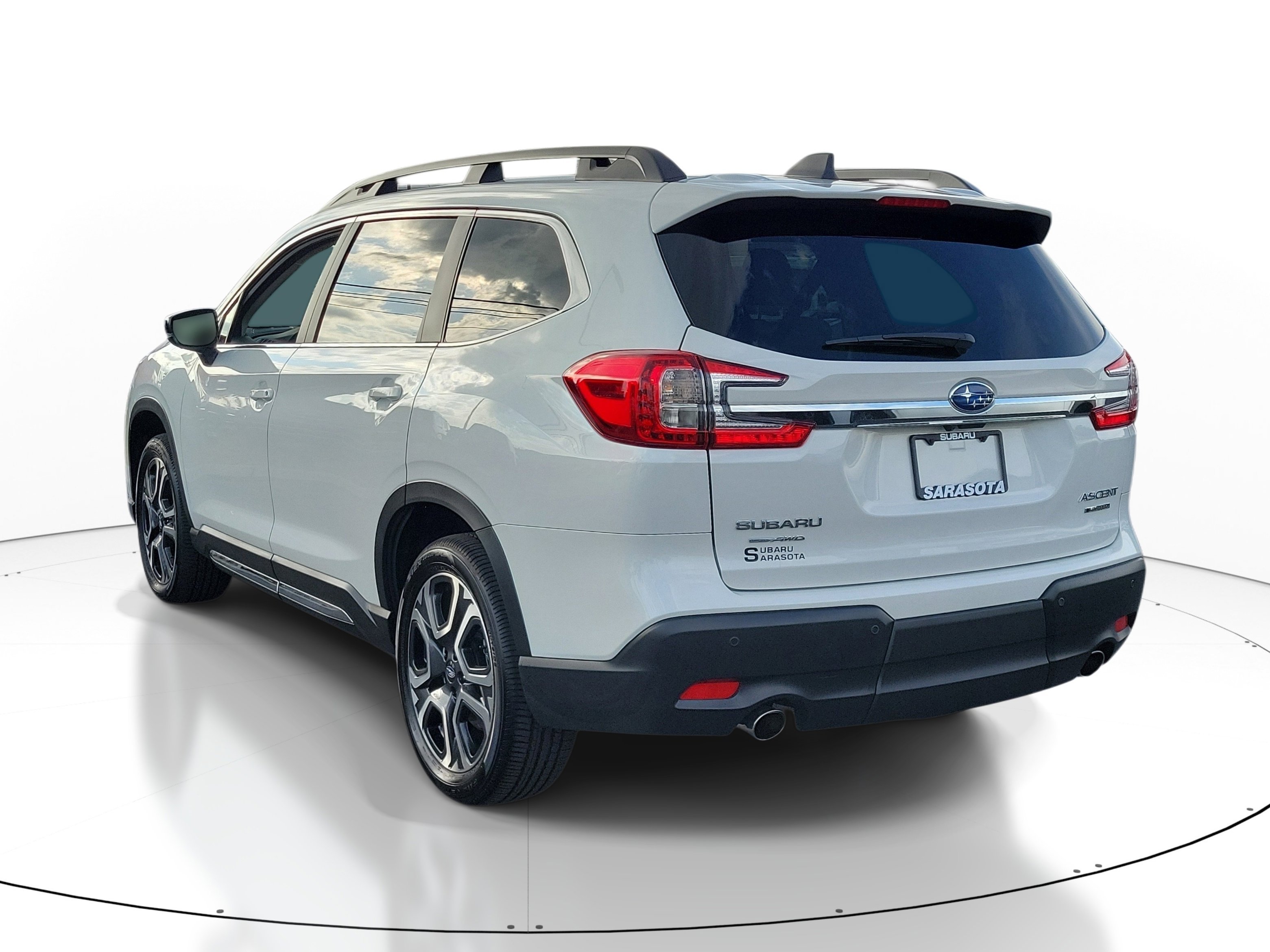 Used 2026 Crystal White Pearl Subaru Limited image 3