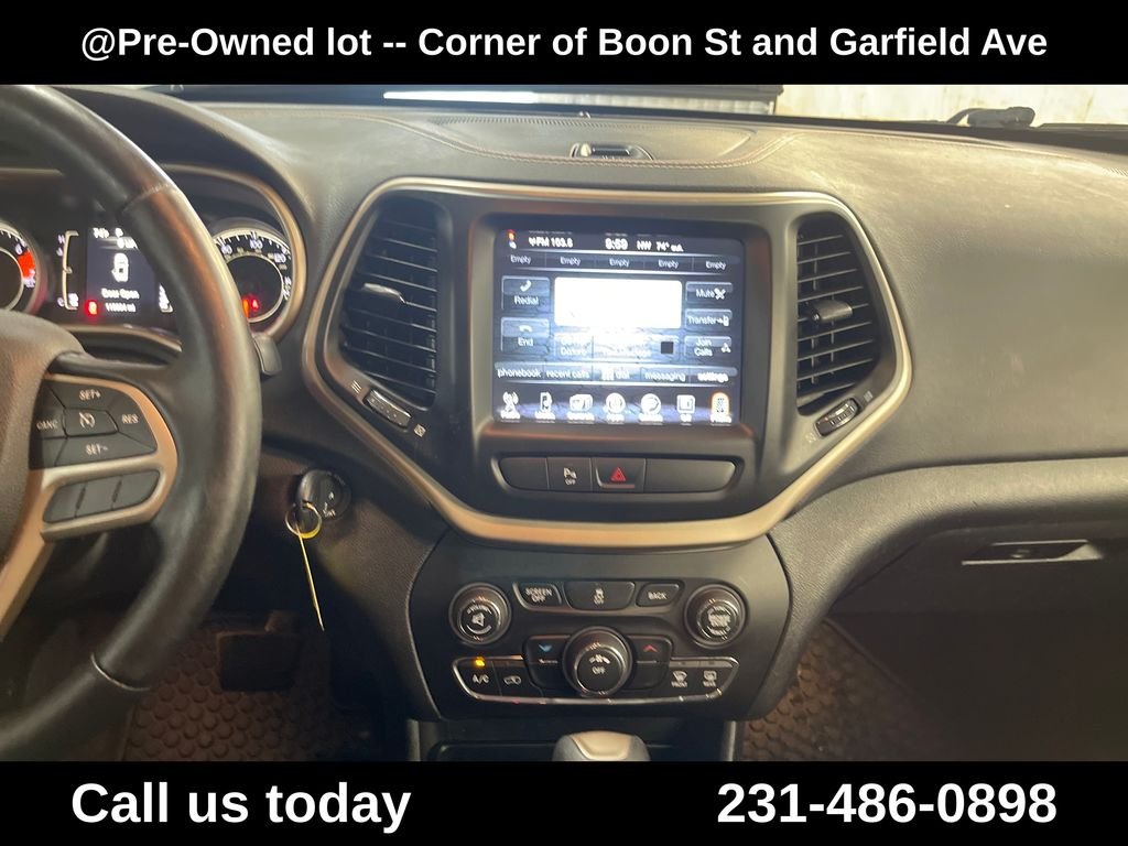 Used 2017 Green Jeep Latitude image 19