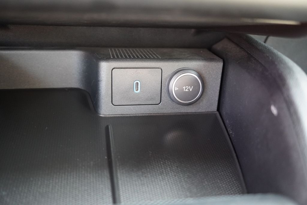 Used 2020 Sedona Orange Metallic Ford SE image 27