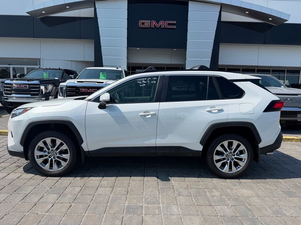 Used 2025 Pearl Toyota XLE Premium image 1