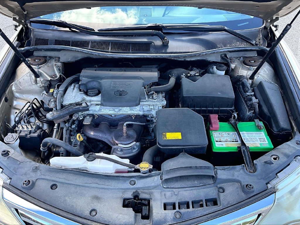Used 2012  Toyota LE image 28