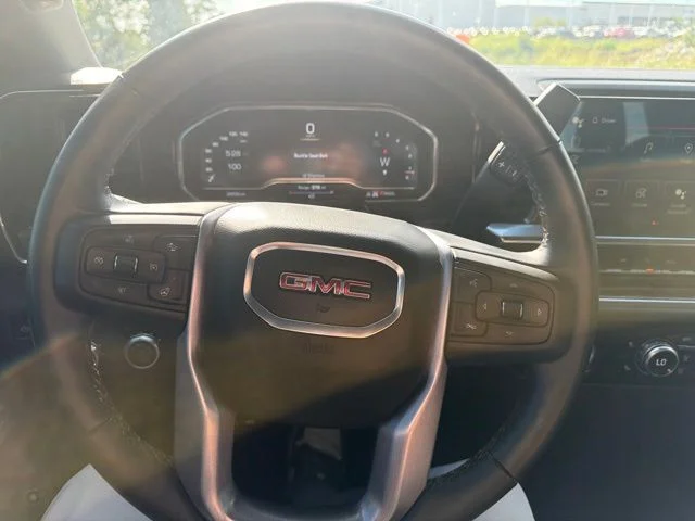 Used 2024 White GMC Elevation image 12