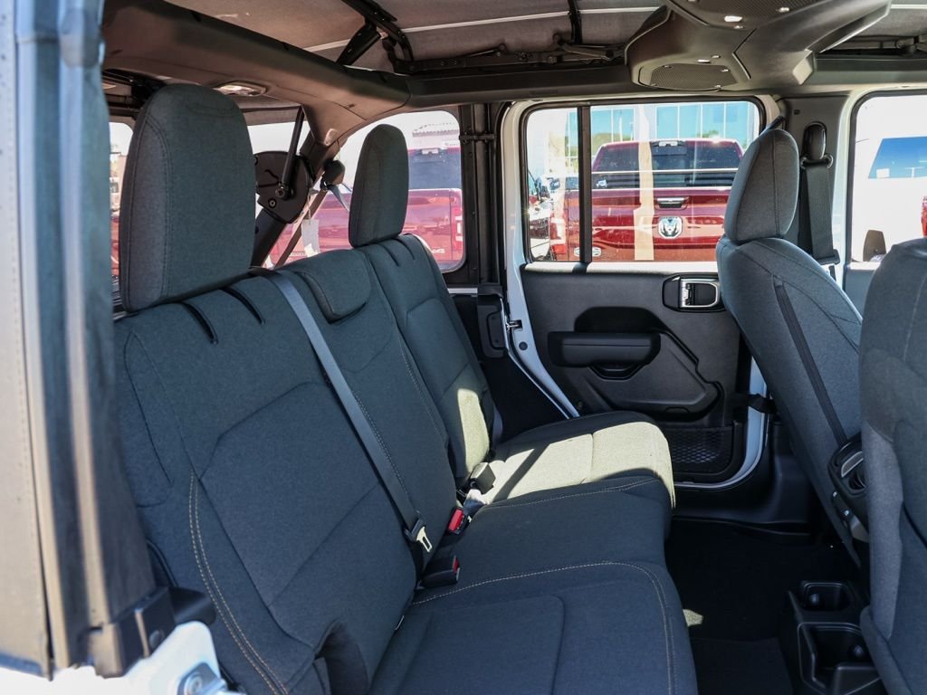 New 2026 Bright White Clear-Coat Exterior Paint Jeep Willys Extreme image 16