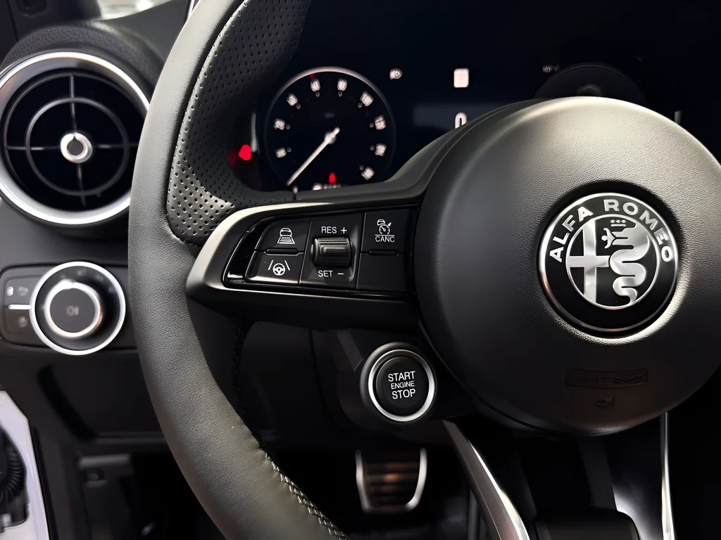 2026 Alfa Romeo Giulia Base - Photo 13