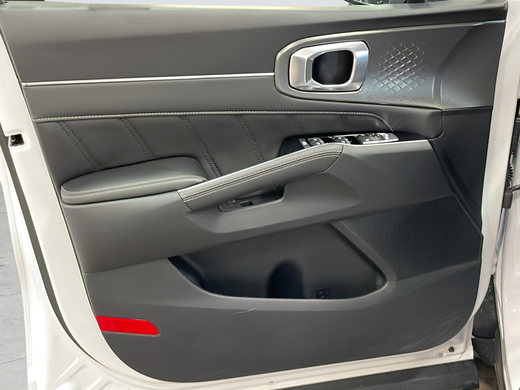 Used 2023 White Kia SX image 24