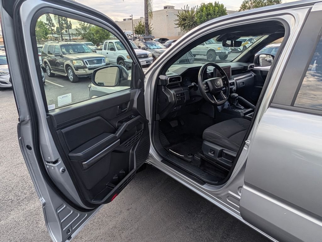 2025 Toyota Tacoma SR5 - Photo 32