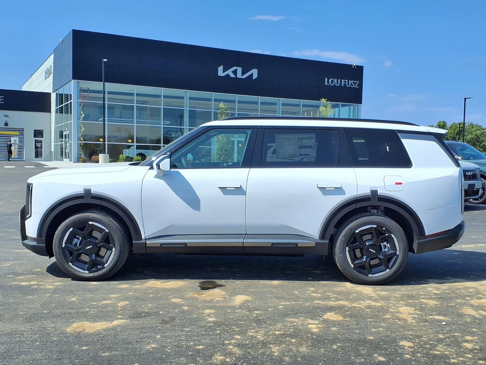 New 2027 Glacial White Pearl Kia EX image 12