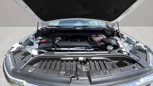 Used 2026 Summit White Chevrolet LT image 32