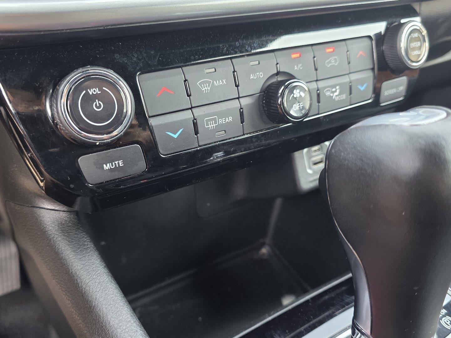 Used 2025 Bright White Clearcoat Jeep Limited image 18