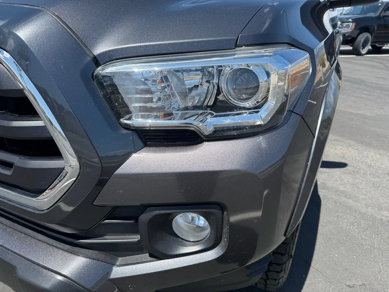 Used 2018 Magnetic Gray Met Toyota SR5 image 27