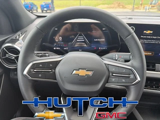 New 2027 Summit White Chevrolet LT image 25