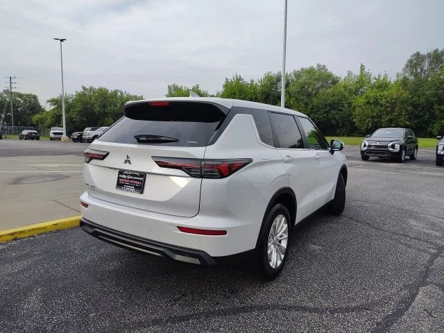 New 2026 White Mitsubishi ES 1.5T S-AWC image 7