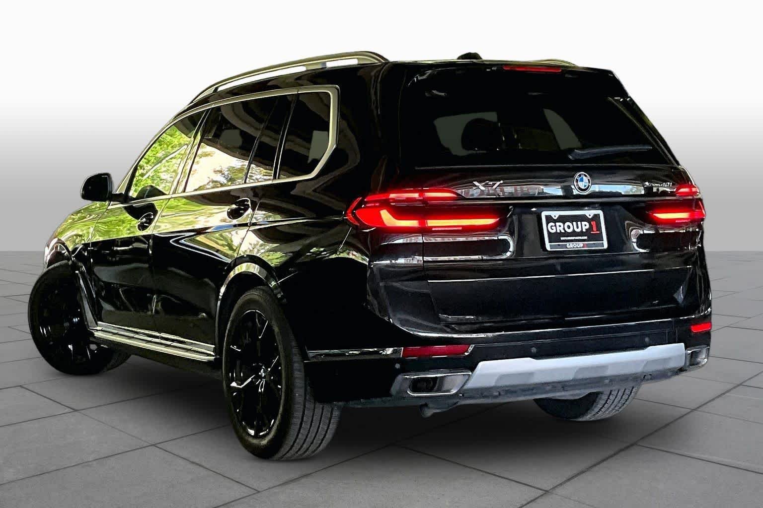 Used 2025 Black Sapphire Metallic BMW xDrive40i image 11