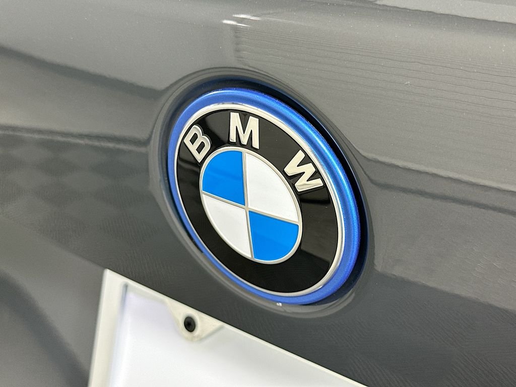 New 2026 Dravit Grey Metallic BMW xDrive50e image 22
