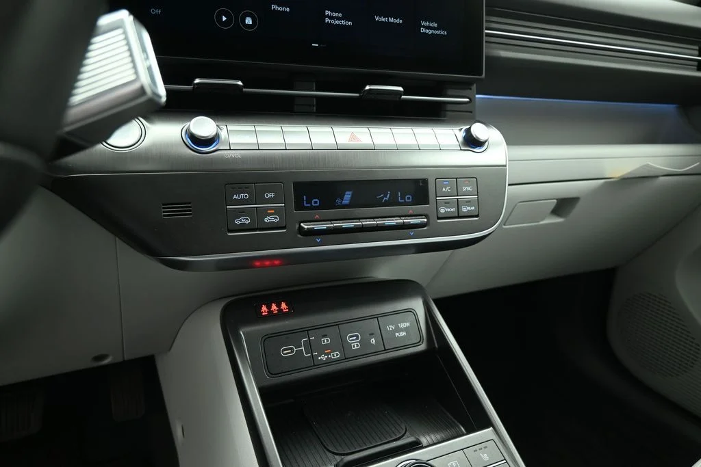 Used 2026 White Hyundai SEL Premium image 15
