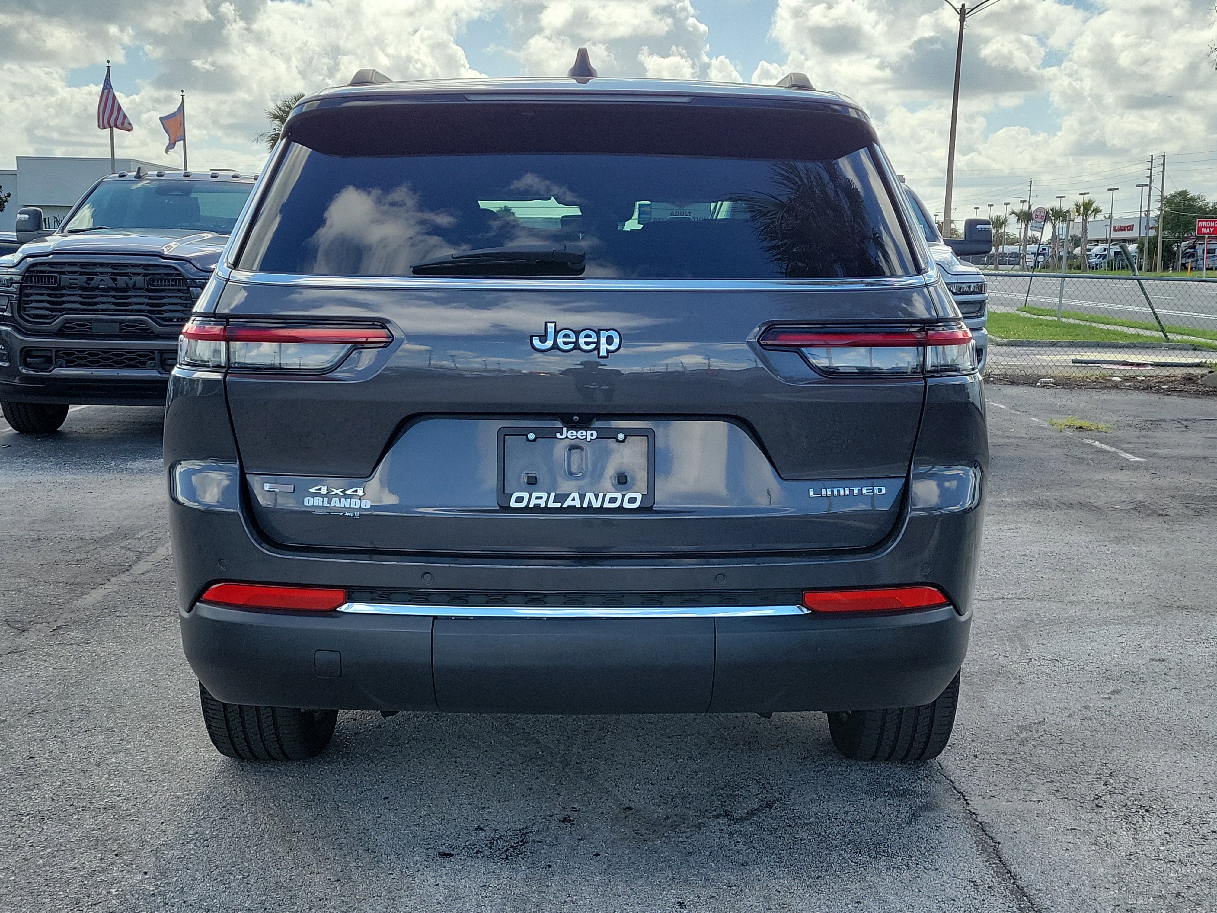 Used 2022 Baltic Gray Metallic Clearcoat Jeep Limited image 5