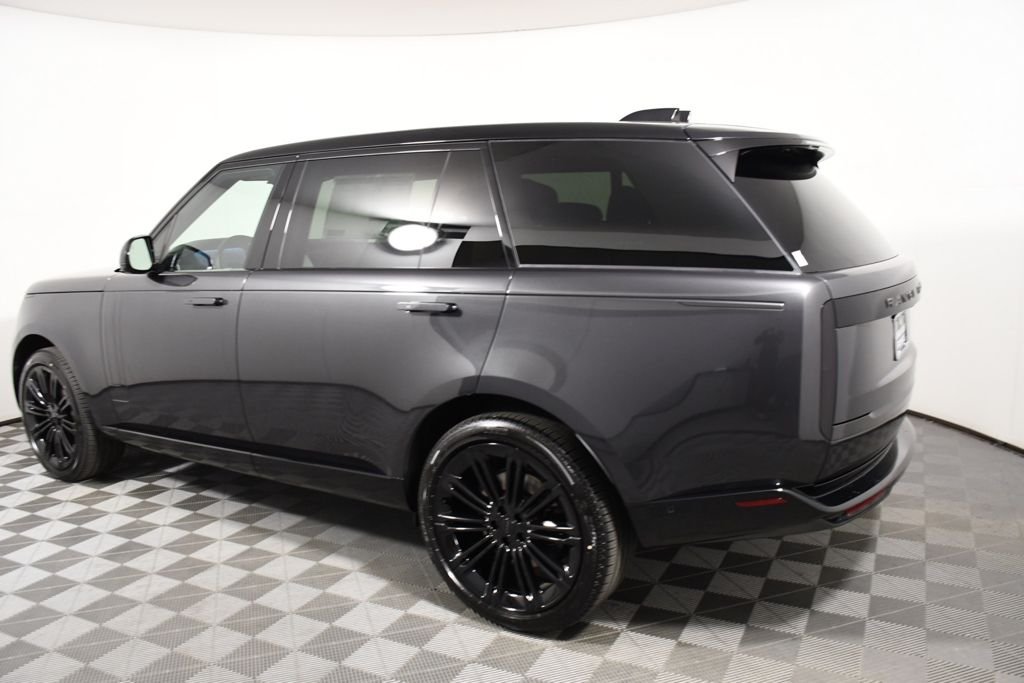 New 2026 Carpathian Gry Land Rover SE image 3
