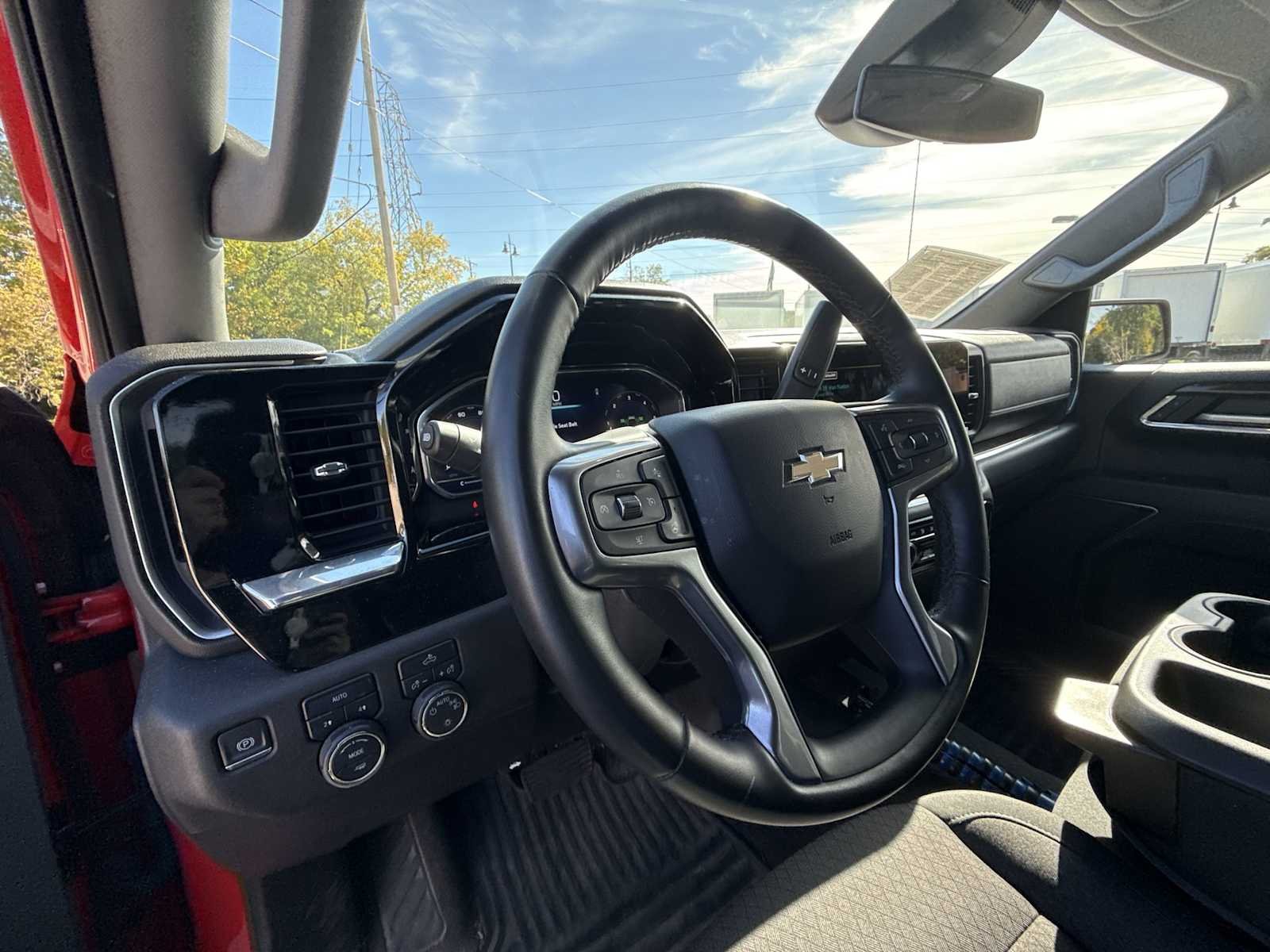 2024 Chevrolet Silverado 1500 LT - Photo 10