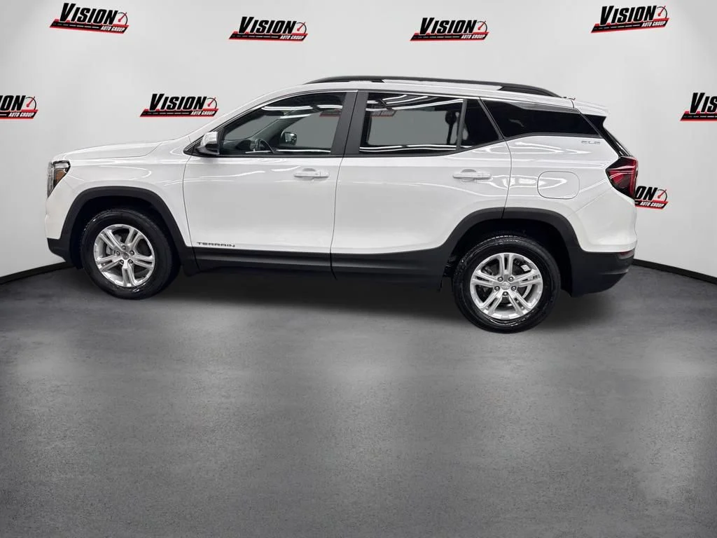 Used 2024 White GMC SLE image 8
