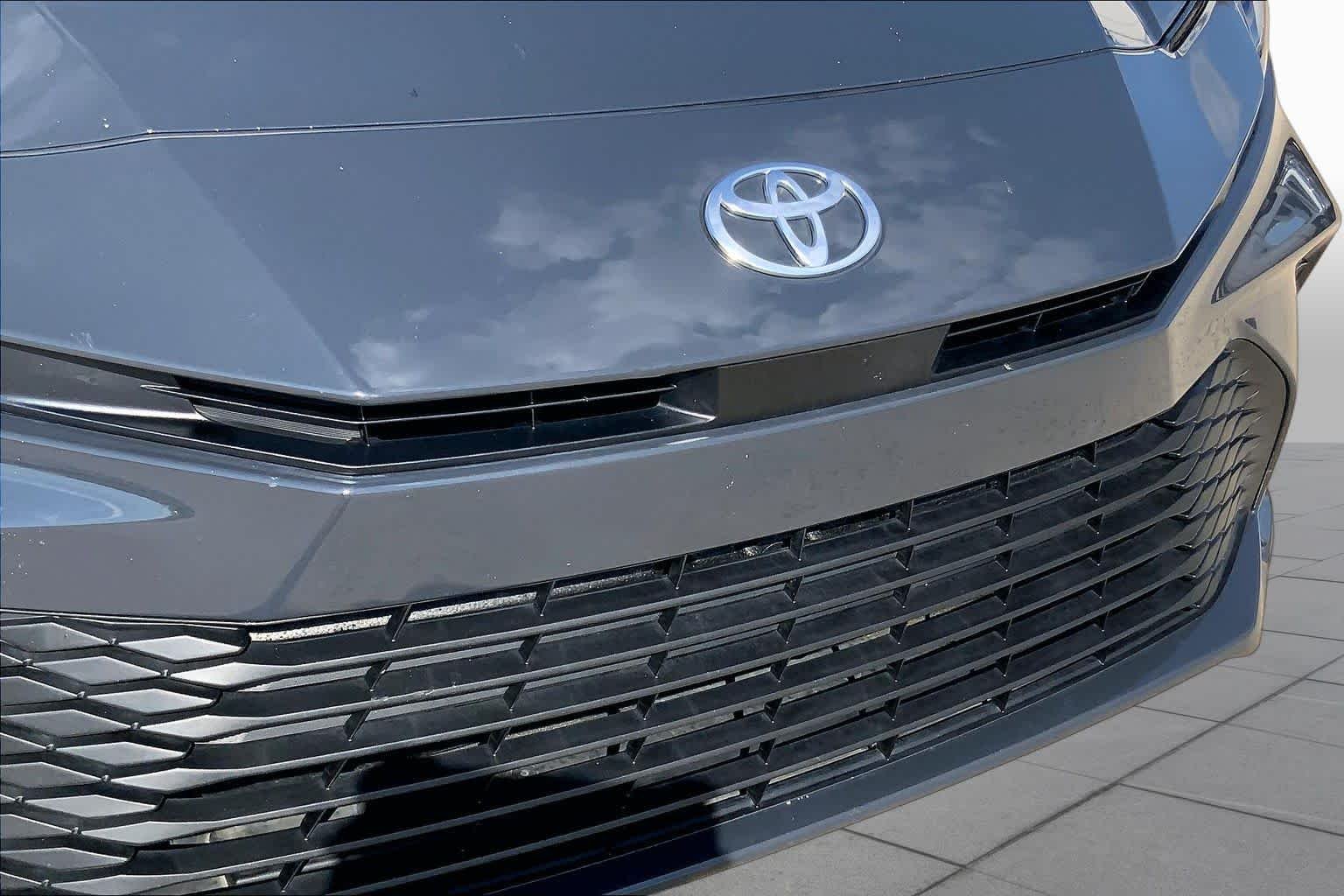 Used 2025 Underground Toyota LE image 30